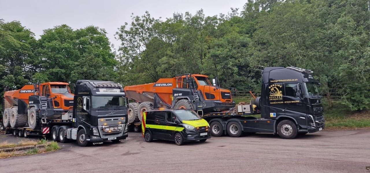 Escort van supporting low loader convoy movements