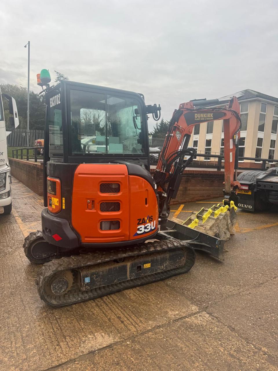 Hitachi ZX33U digger